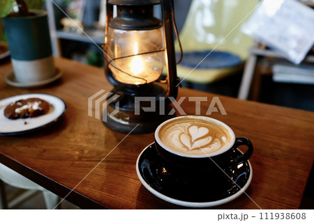 カフェラテ、ラテアート 111938608