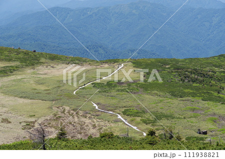 白山室堂への登山道 五葉坂から見る弥陀ヶ原 白山室堂への登山道 五葉坂から見る弥陀ヶ原 111938821