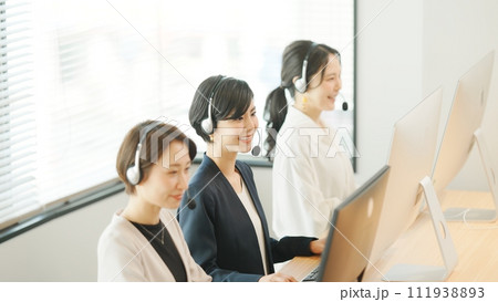 女性オペレーターイメージ 女性オペレーターイメージ 111938893