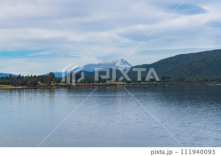 ニュージーランドのテアナウ湖 111940093