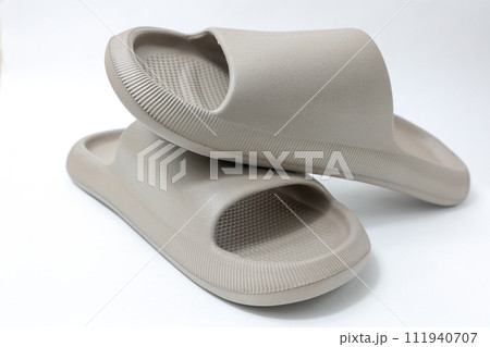 サンダル、スリッパ、脚、足、ゴム、ゴムサンダル、履く、プラスチック製品、日用品、生活用品、雑貨 111940707