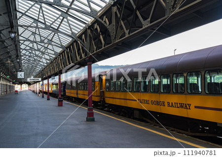 ニュージーランドのダニーデン駅のホーム ニュージーランドのダニーデン駅のホーム 111940781