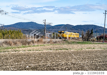 第4種踏切 赤穂線 第一一丁目踏切と総社行き普通列車2 岡山県瀬戸内市邑久町 第4種踏切 赤穂線 第一一丁目踏切と総社行き普通列車2 岡山県瀬戸内市邑久町 111941039