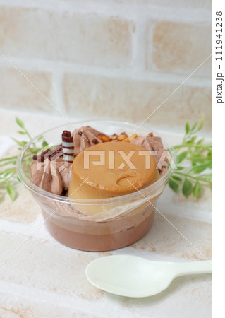 コンビニスイーツ、スイーツ, デザート, 洋菓子, プリン, 生クリーム, コンビニ、洋菓子、食べ物 コンビニスイーツ、スイーツ, デザート, 洋菓子, プリン, 生クリーム, コンビニ、洋菓子、食べ物 111941238