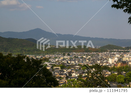 常寂光寺の展望台から見た比叡山 111941795