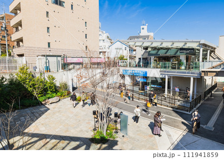休日の下北沢駅 南西口 休日の下北沢駅 南西口 111941859