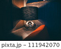 明かり　ランプ　電球 111942070