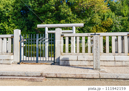 奈良県香芝市　第二十三代顕宗天皇　傍丘磐坏丘南陵 111942159