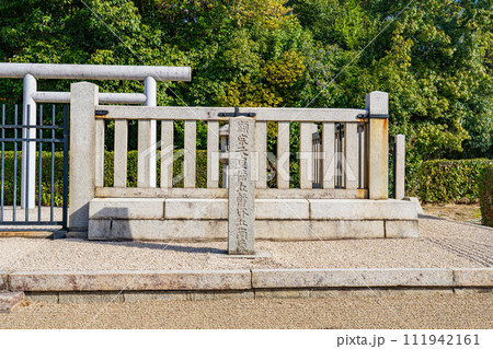 奈良県香芝市　第二十三代顕宗天皇　傍丘磐坏丘南陵 111942161