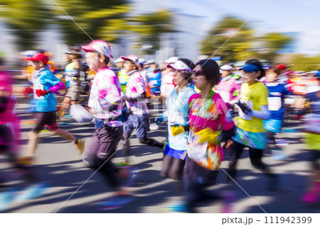 マラソンランナー マラソンランナー 111942399