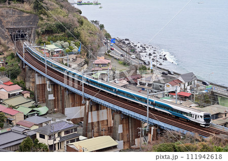 東海道本線 早川ー根府川 JR東日本 E257系2000番台 NA-02編成(大宮) 踊り子 東海道本線 早川ー根府川 JR東日本 E257系2000番台 NA-02編成(大宮) 踊り子 111942618