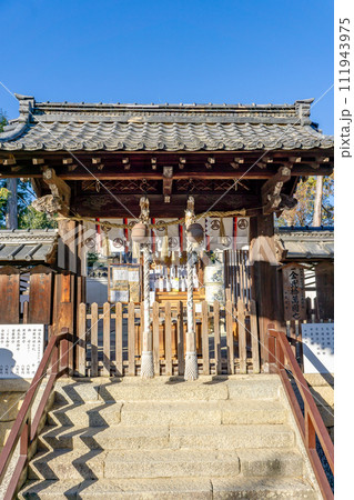大阪府高槻市宮之川原元町の神服神社(服部姓発祥の地) 中門(神門) 大阪府高槻市宮之川原元町の神服神社(服部姓発祥の地) 中門(神門) 111943975