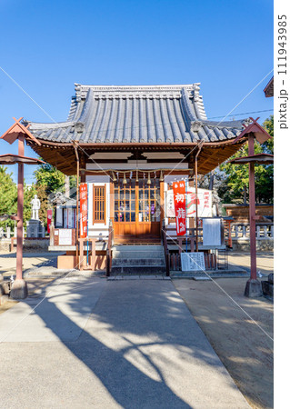大阪府高槻市宮之川原元町の神服神社(服部姓発祥の地) 拝殿 大阪府高槻市宮之川原元町の神服神社(服部姓発祥の地) 拝殿 111943985