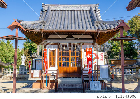 大阪府高槻市宮之川原元町の神服神社(服部姓発祥の地) 拝殿 大阪府高槻市宮之川原元町の神服神社(服部姓発祥の地) 拝殿 111943986