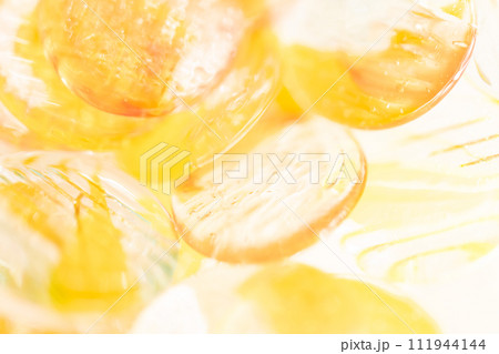 おはじき・爽やか 背景素材 111944144