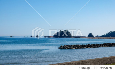 晴れ渡った朝の若狭高浜海釣り公園(福井県高浜町) 晴れ渡った朝の若狭高浜海釣り公園(福井県高浜町) 111945076