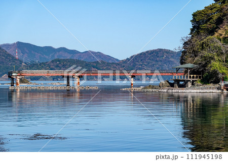 晴れ渡った朝の若狭高浜海釣り公園（福井県高浜町） 111945198