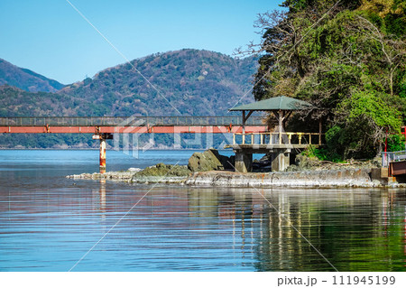 晴れ渡った朝の若狭高浜海釣り公園（福井県高浜町） 111945199