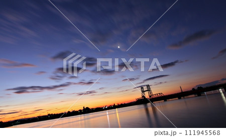 筑後川と朝焼け 111945568