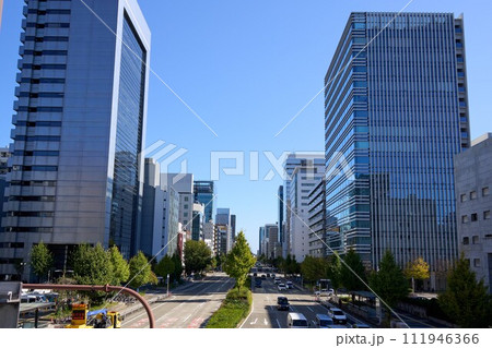 【名古屋】桜通りの都市風景 【名古屋】桜通りの都市風景 111946366