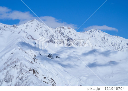 【北アルプス】冬の遠見尾根からの白馬三山 111946704