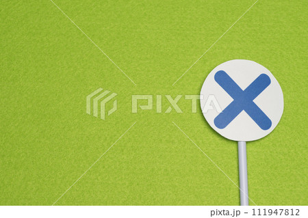 ばつのプレート ばつのプレート 111947812