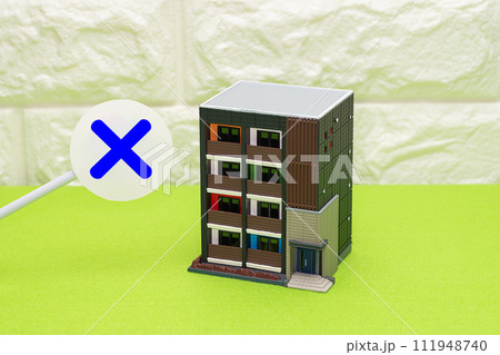 バツ印とワンルームマンション 111948740