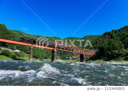 第一球磨川橋梁を渡るSL人吉 111948801