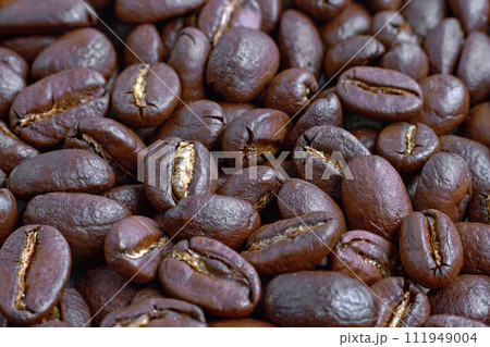 Roasted coffee beans close up. Coffee background with focus selected 111949004