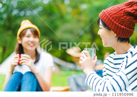 アウトドアなどのイメージカット 111950996