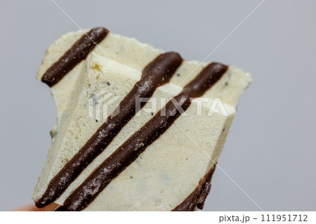 南部煎餅にチョコかけたもの 南部煎餅にチョコかけたもの 111951712