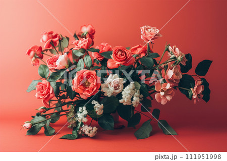 薔薇と赤色背景 111951998