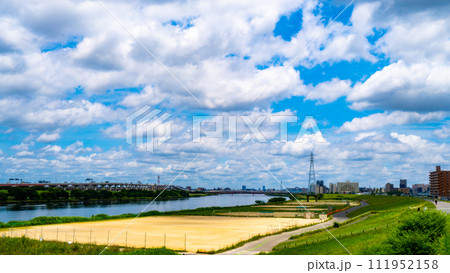 夏の河川敷 夏の河川敷 111952158