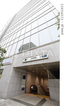 東京メトロ南北線・都営地下鉄三田線の白金台駅3番出入口 東京メトロ南北線・都営地下鉄三田線の白金台駅3番出入口 111952811