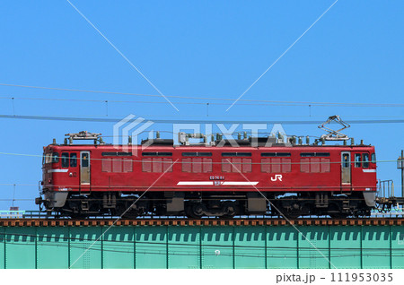 ED76が牽引する貨物列車 111953035