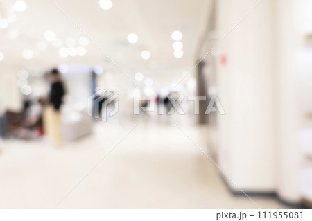繁華街の背景ぼかし 111955081