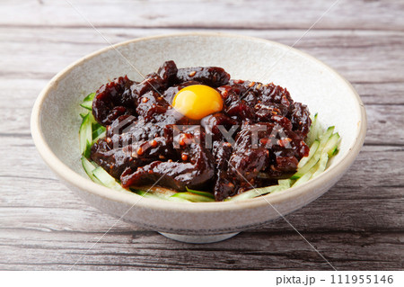 鯨肉のユッケ 鯨肉のユッケ 111955146