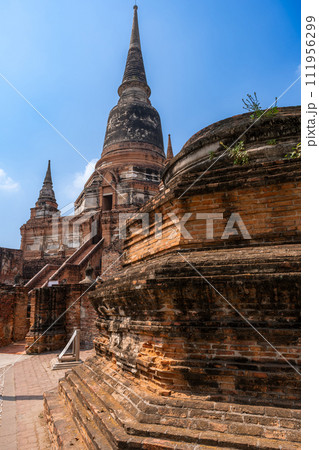 The ancient stupa of Wat Yai Chai Mongkol, the historical temple in Ayutthaya, Thailand. 111956299