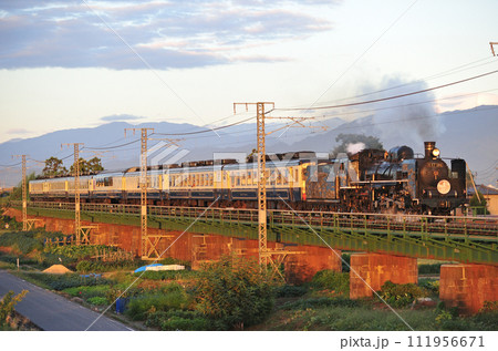 羽越本線　京ヶ瀬ー新津　JR東日本　C57-180＋12系（新津）　ばんえつ物語　村上屏風まつり 111956671