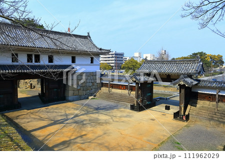 【香川県】現存天守と石垣の名城 丸亀城(大手一門、大手二門) 【香川県】現存天守と石垣の名城 丸亀城(大手一門、大手二門) 111962029