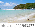 青い海と青い空 111963877