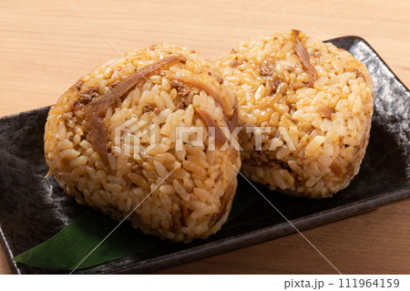 鶏ごぼう おにぎり 鶏ごぼう おにぎり 111964159