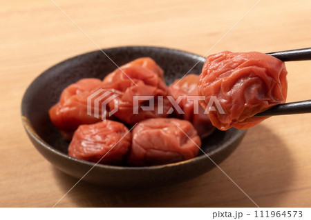 紀州南高梅　梅干し　しそ漬け　うす塩味　塩分7% 111964573