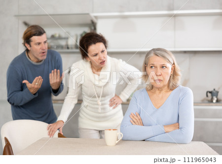Adult children man and woman clashed with elderly mother. 111965043