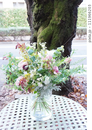 1月のピンクのお花のブーケ 111966203