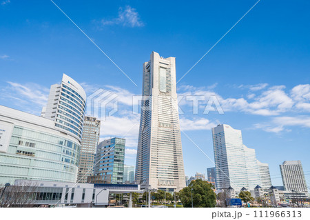 「神奈川県」桜木町駅前広場からの風景 111966313