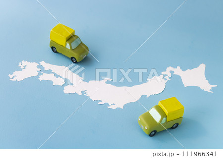 物流・日本地図とトラック 物流・日本地図とトラック 111966341