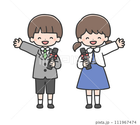 卒園式の男の子と女の子 卒園式の男の子と女の子 111967474