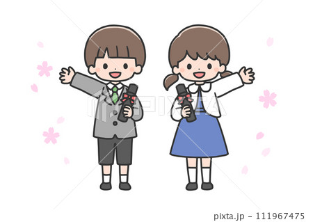 卒園式の男の子と女の子 111967475