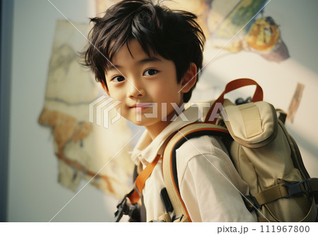 冒険をするアジア人の男の子 冒険をするアジア人の男の子 111967800